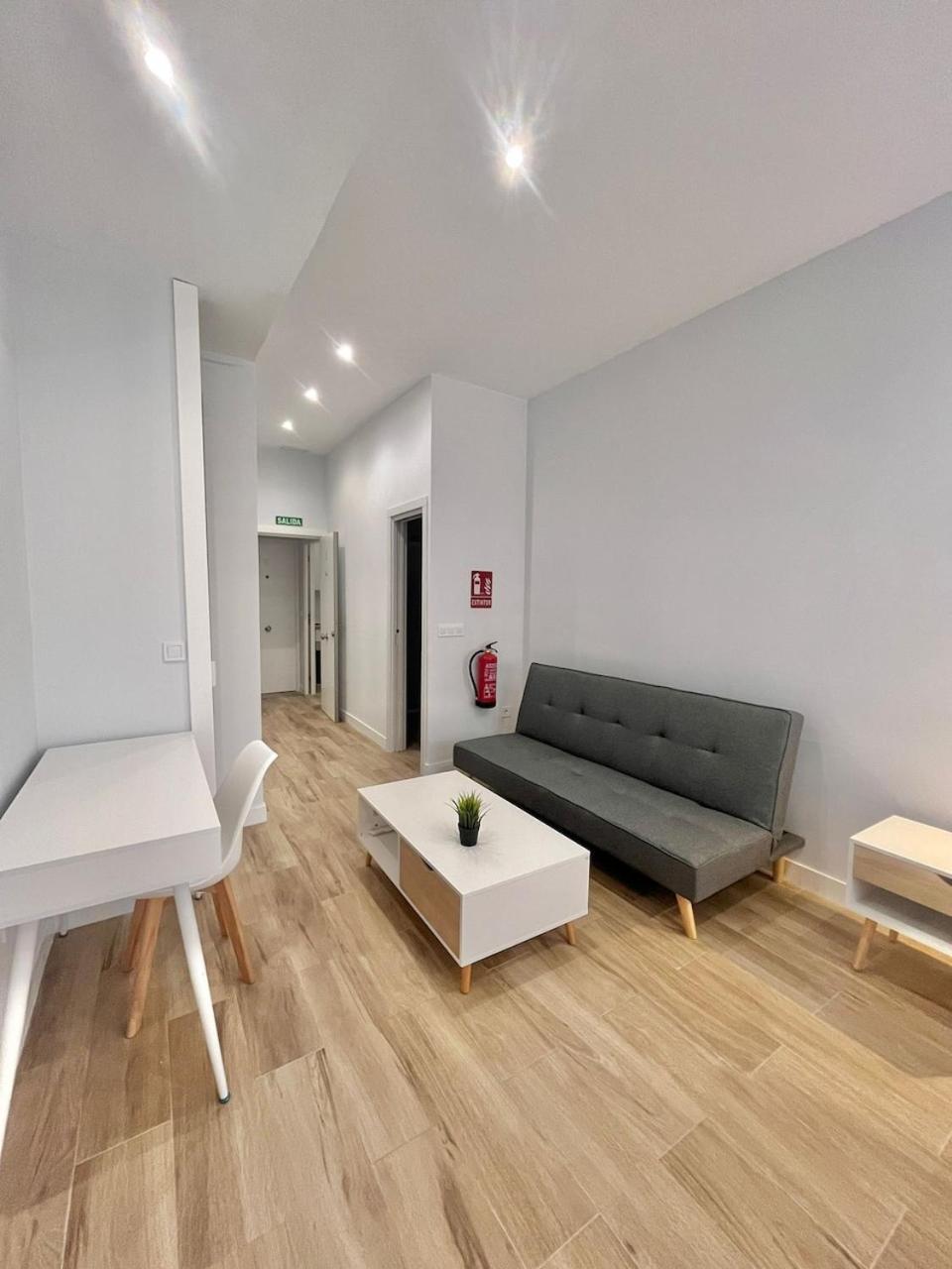 Estudio Chic Y Moderno Cerca Del Vibrante Centro De Ifema マドリード エクステリア 写真