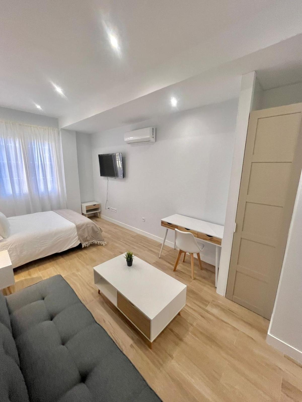 Estudio Chic Y Moderno Cerca Del Vibrante Centro De Ifema マドリード エクステリア 写真